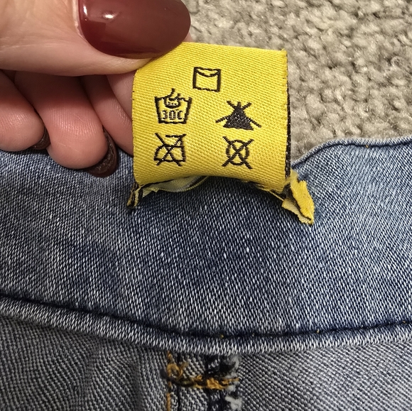 Daisy Denim Shorts Ruffled Frayed Hem EUC Medium Light To Medium Wash Pockets - Picture 7 of 8